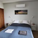 Nyaraló Lilla *